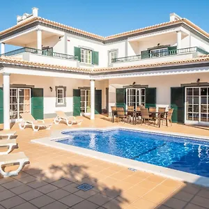 Villa Isa - Heated Pool - Free Wi-fi - Air Con, Guia (Faro)